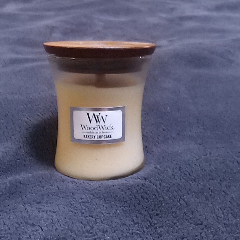 Bakery Cupcake Woodwick Mini 3oz Candle New